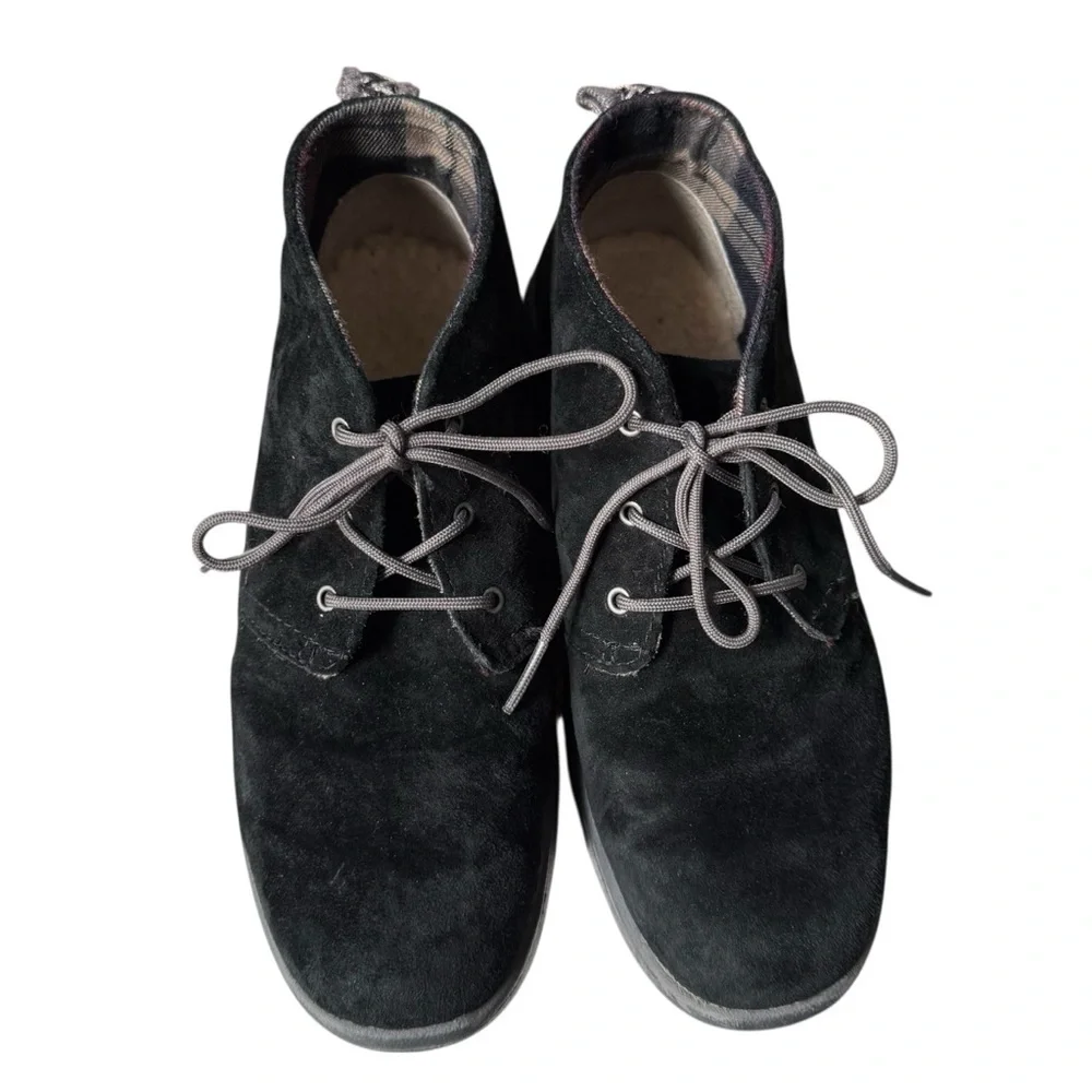 Ugg Kids Canoe Suede Chukka Boots Black Boys Size 4 US Big Kid Shoes Lace Up